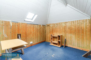 Loft Room- click for photo gallery